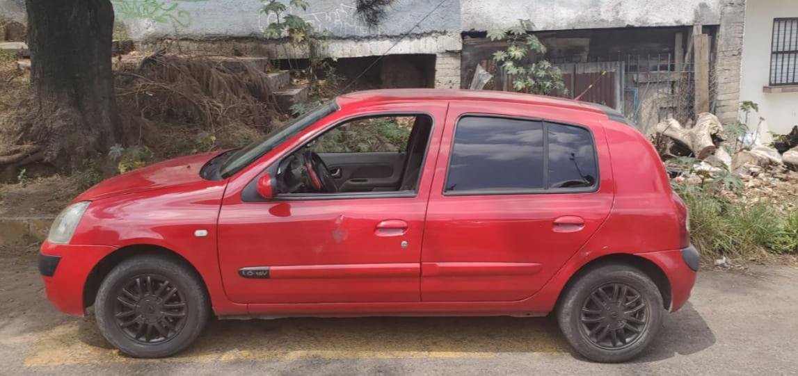 clio robado