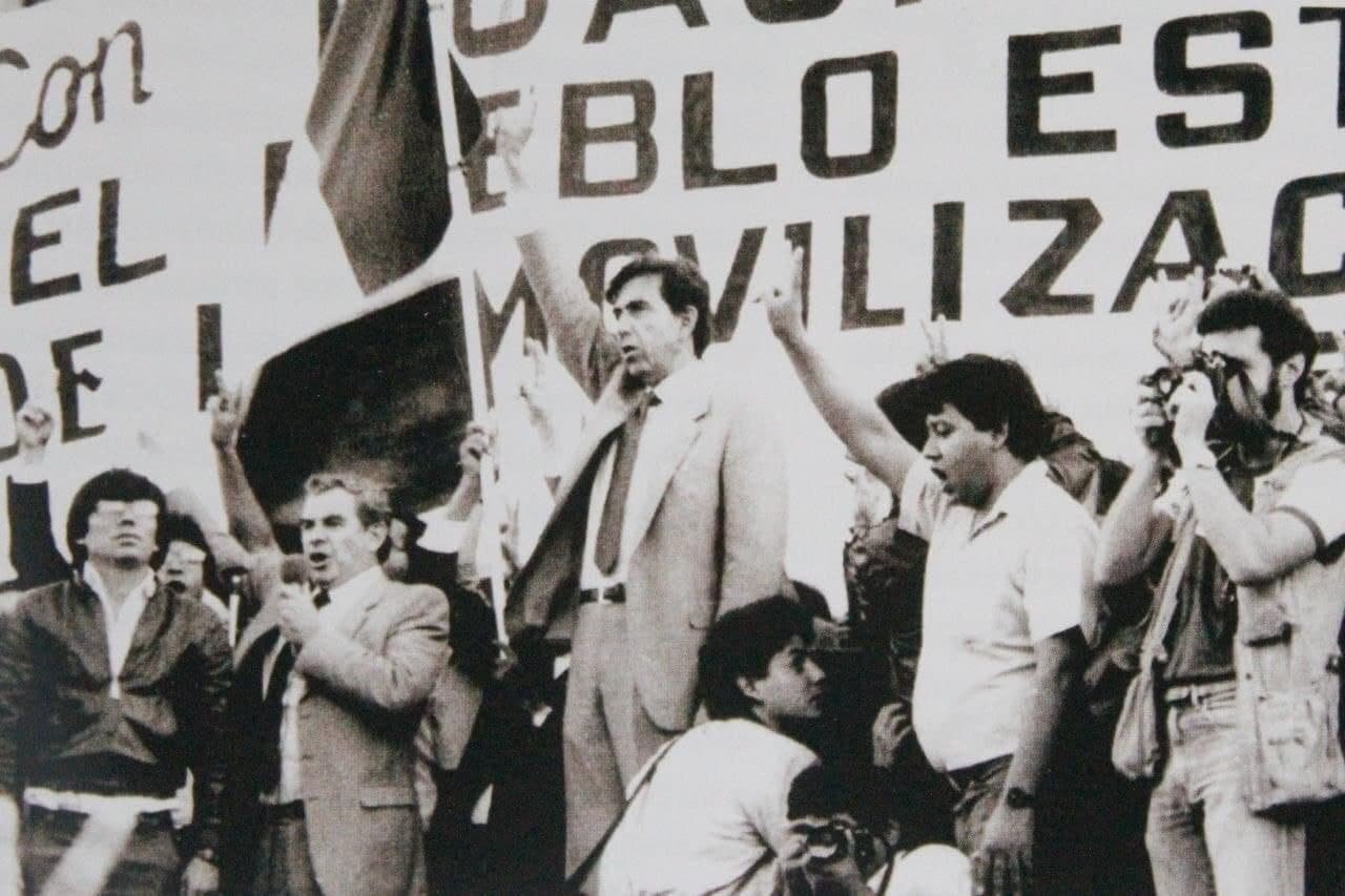 foto retro con Cuahutemoc Cardenas cuando el PRD era respetable