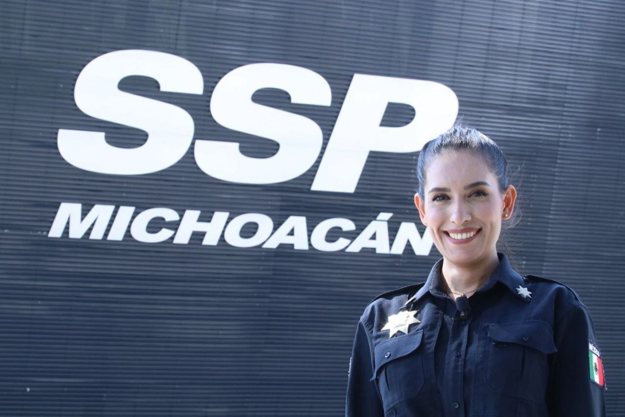 Mujer policía