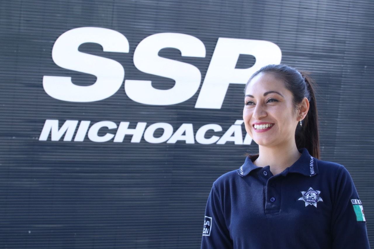 Mujer policía