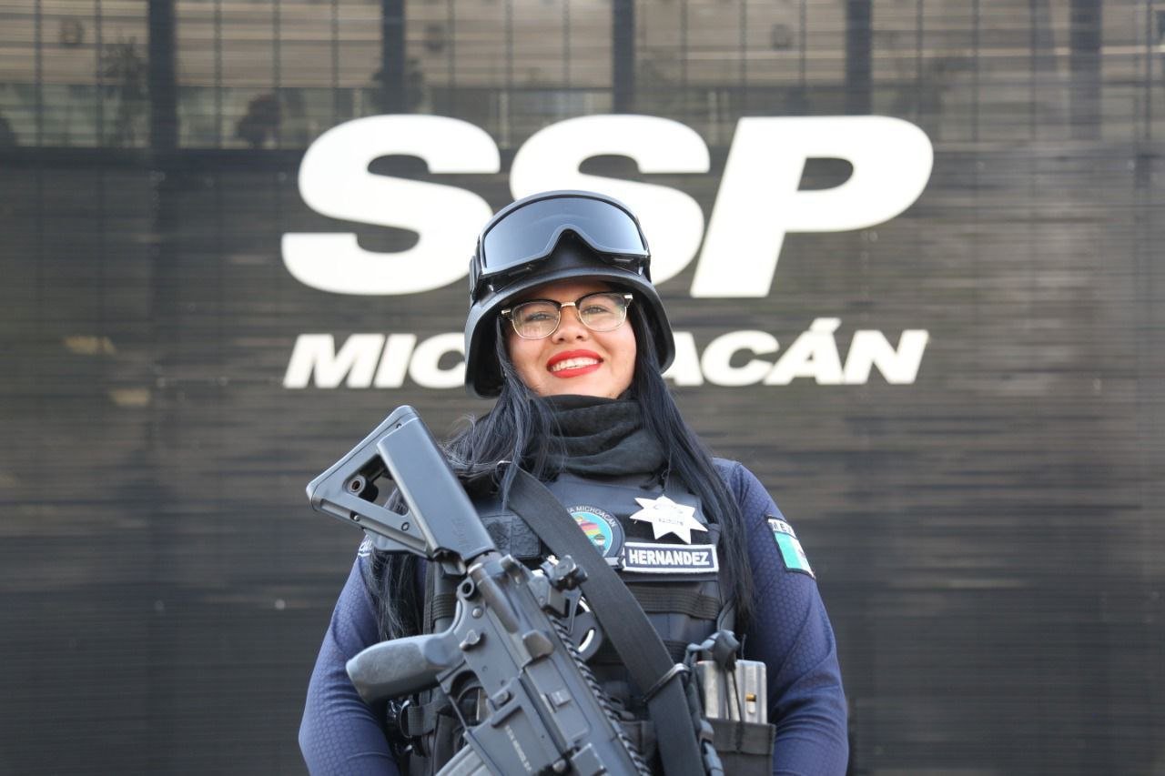 Mujer policía