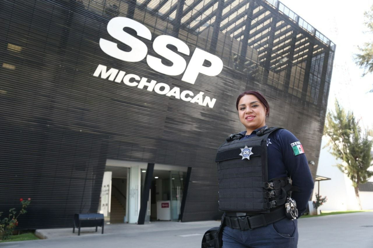 Mujer policía