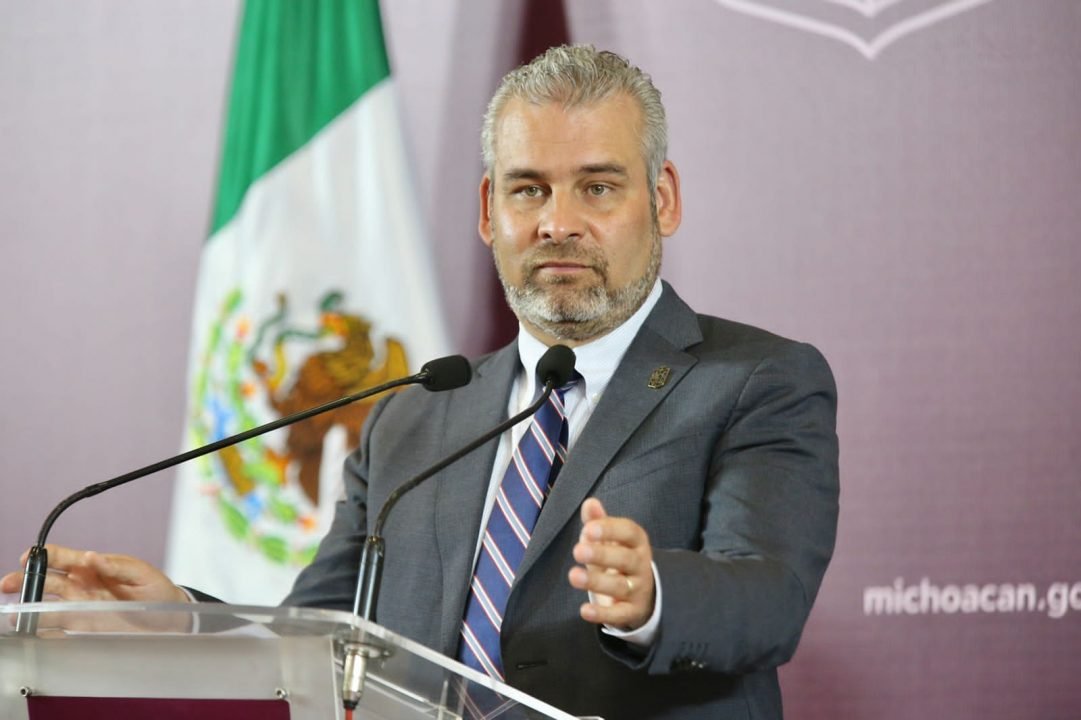 pide bedolla más tiempo para canje de placas