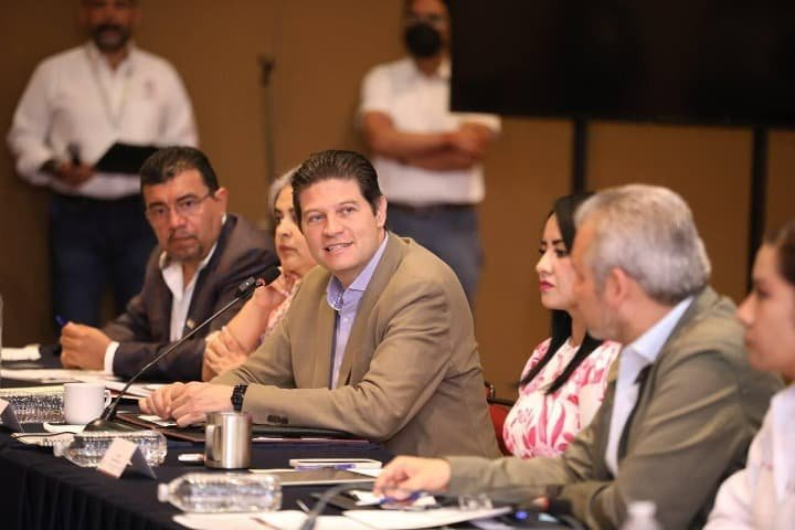 Alfonso Martínez en reunión