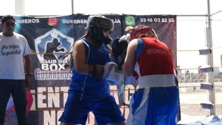 Boxeadoras se enfrentan