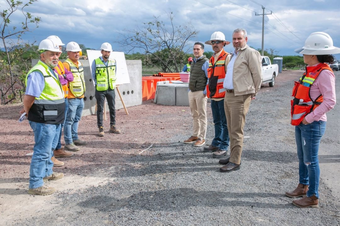 Supervisa Bedolla avances de obra en carretera Ecuándureo-La Piedad