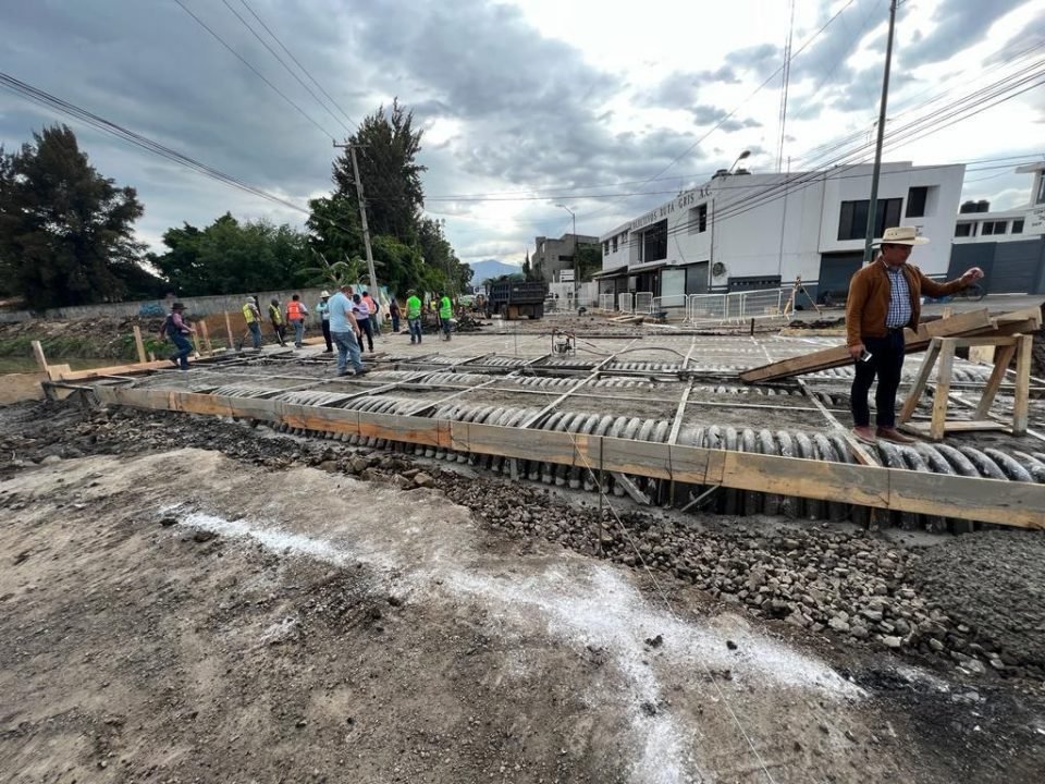 recnstrucción de puente avanza rápido
