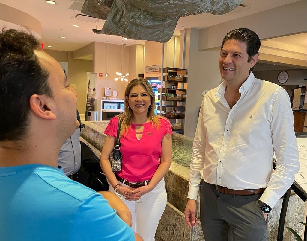 Celebra Alfonso Martínez primera entrega de mango michoacano en supermercados de Florida