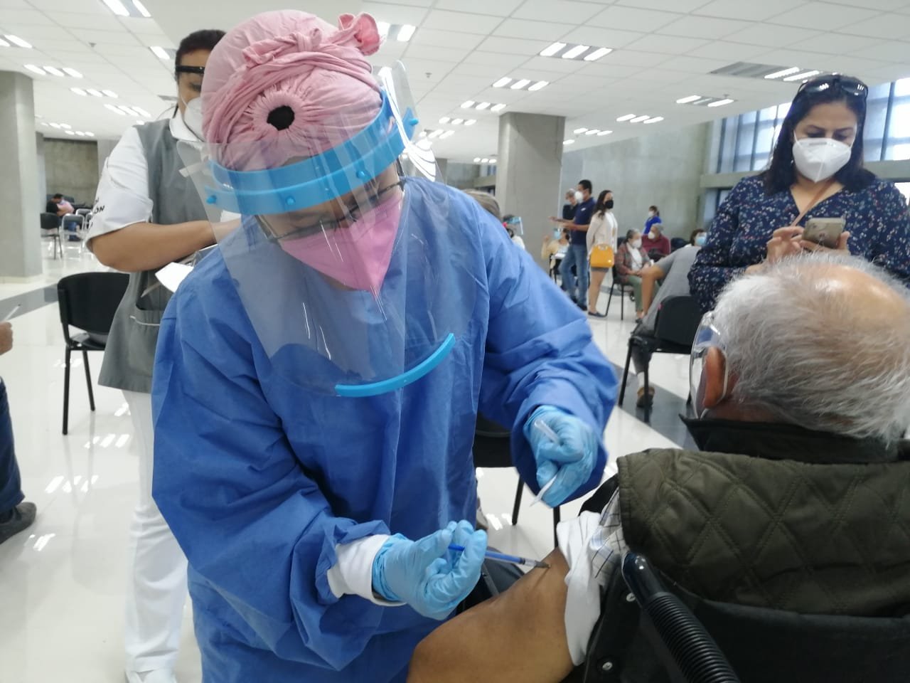 Mantiene SSM jornada de vacunación anti COVID-19 para población rezagada en Michoacán