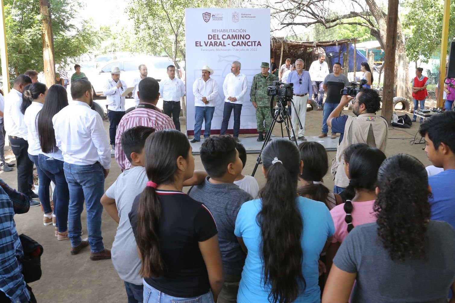 el gobierno federal destina a Parácuaro 196 millones de pesos en programas de Bienestar para apoyar a los adultos mayores, jóvenes, discapacitados
