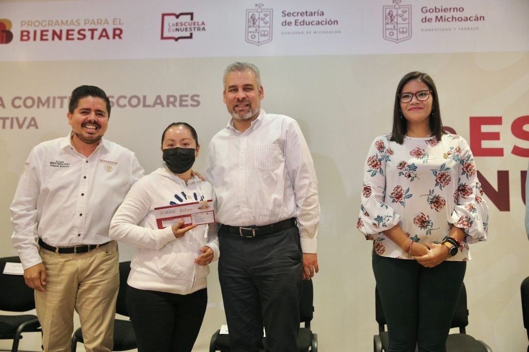 Gobierno de Michoacán y Delegación del Bienestar entregan apoyos del programa “La Escuela es Nuestra”