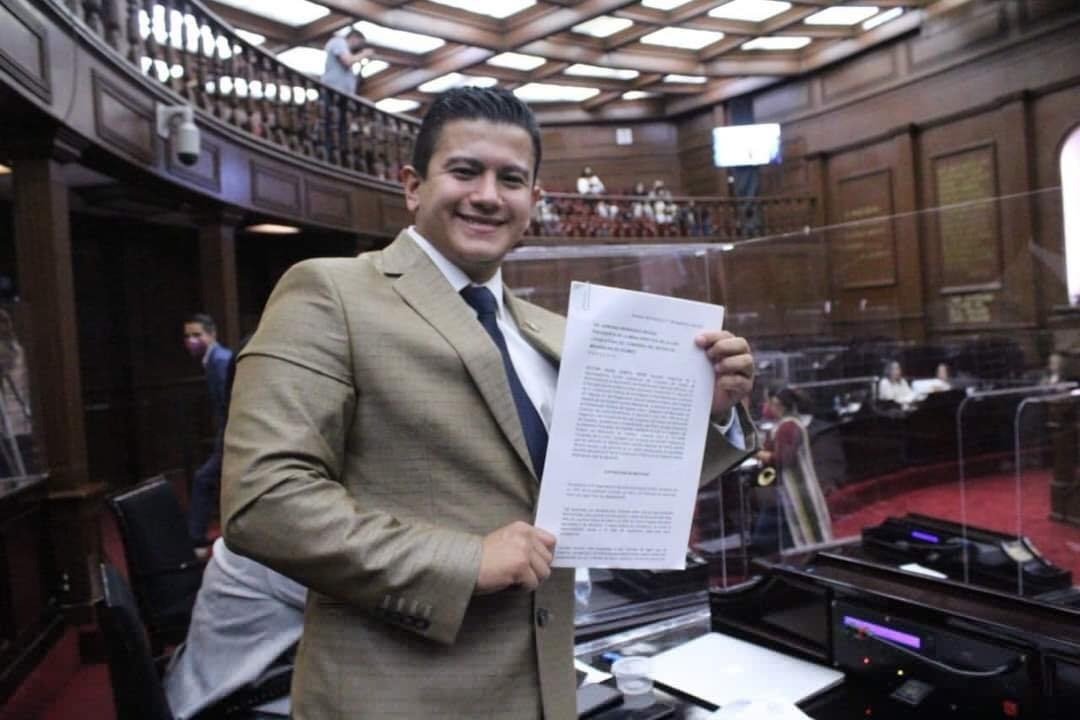 Diputado de Michoacan Victor Zurita