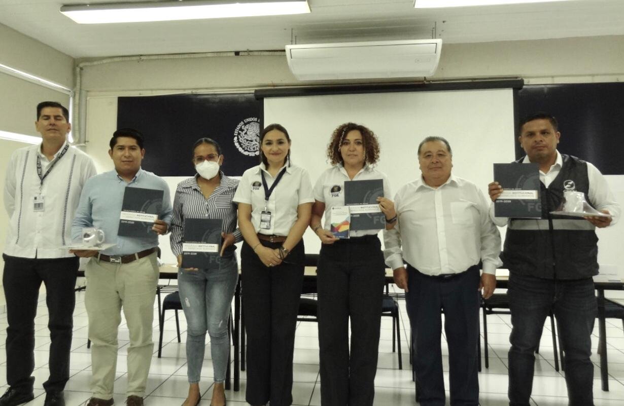 Capacita FGE en materia de derechos humanos, a personal de Lázaro Cárdenas