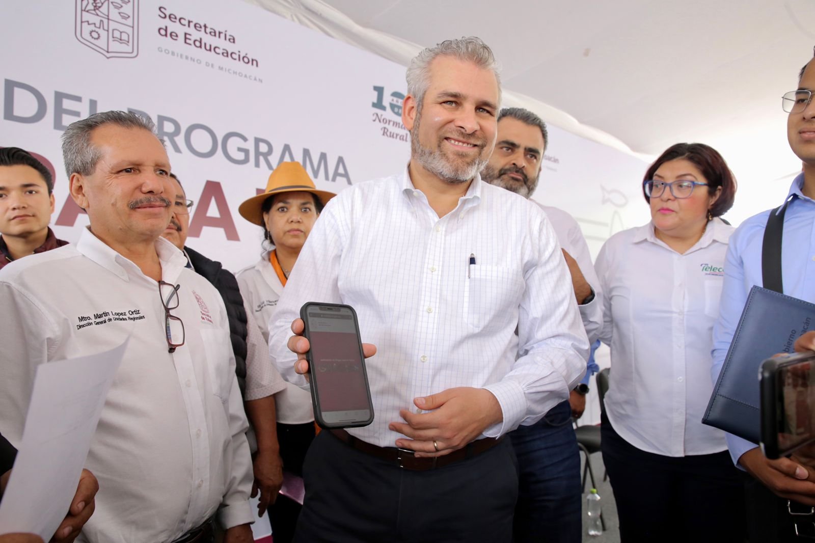 Más de mil 200 antenas de “Internet para Todos” se han instalado en escuelas rurales: Bedolla