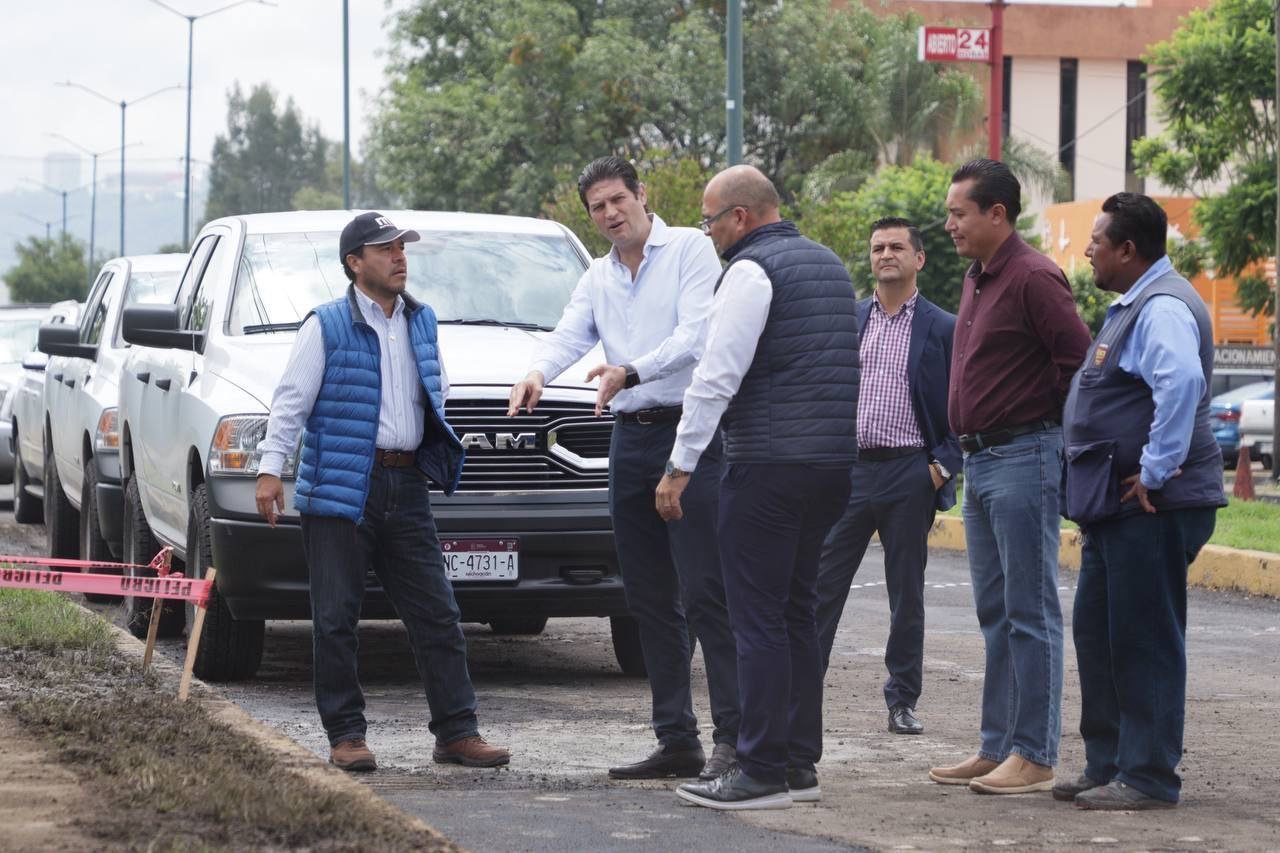 Reparan avenida universidad en un día