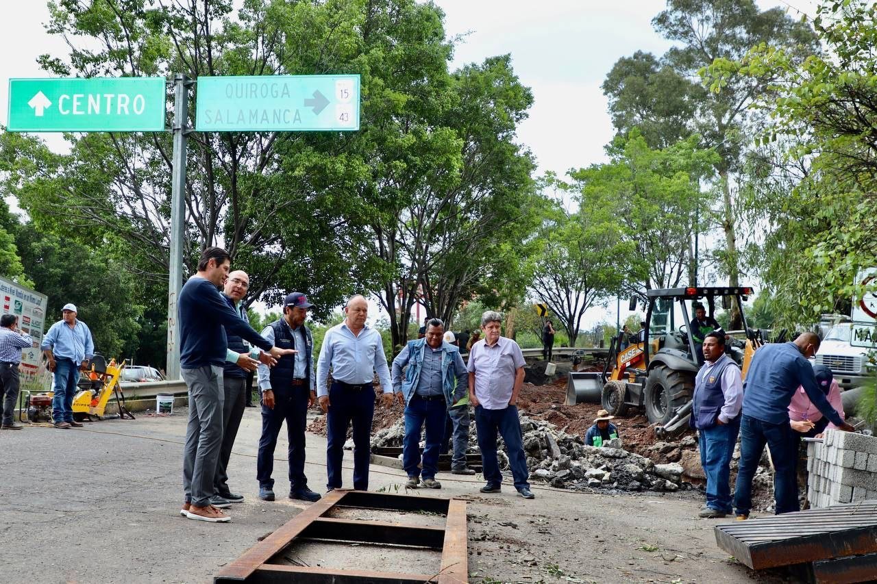 El alcalde, Alfonso Martínez supervisó la obra de reparación en la desviación a salida a Salamanca y Quiroga, en avenida La Huerta