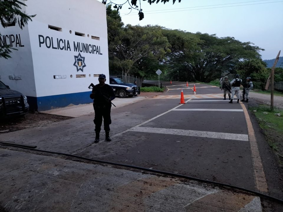 SSP continúa labores de vigilancia en la carretera Ario-La Huacana