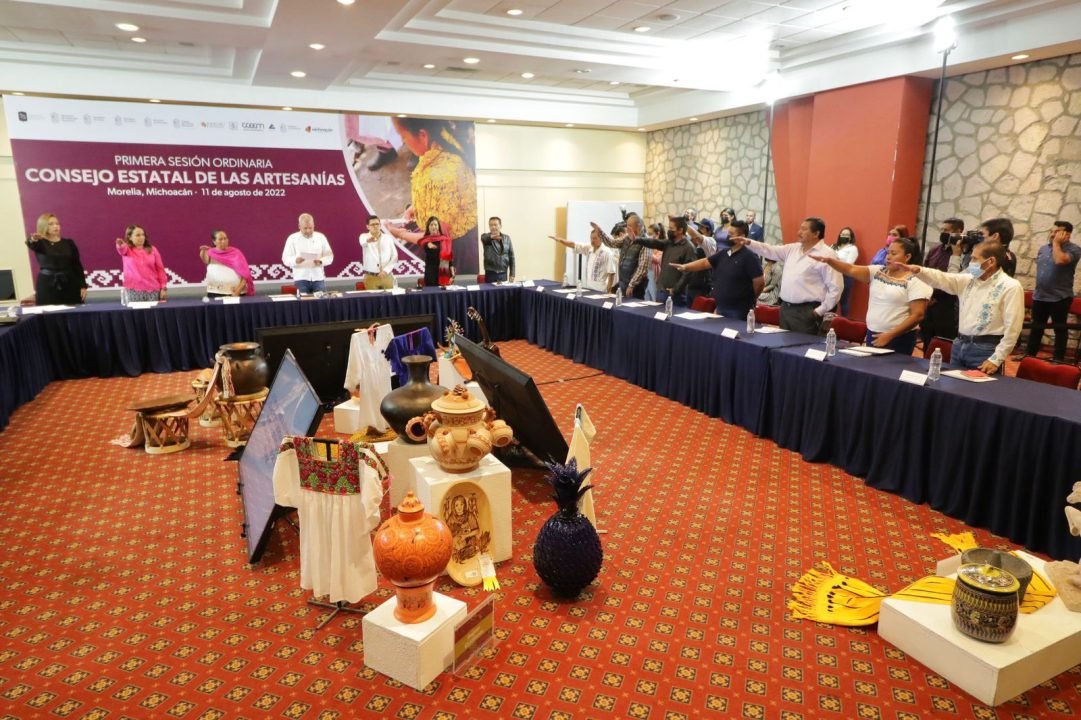 Instala Bedolla Consejo Estatal de las Artesanías