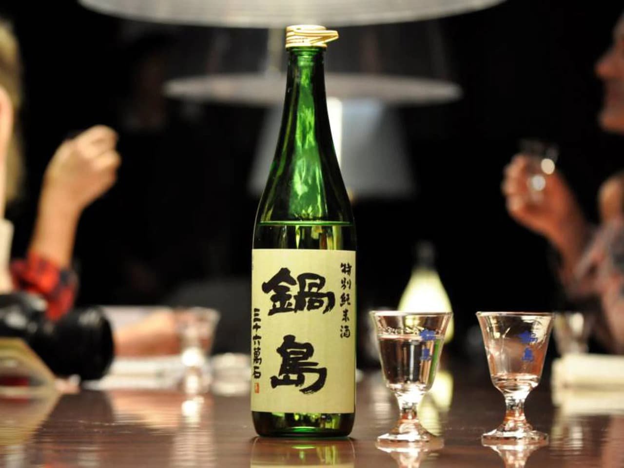 Botella de Sake y vasos