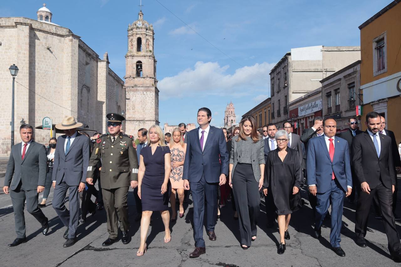 Con recorrido en Bando Solemne, Alfonso Martínez da inicio a los festejos del mes patrio