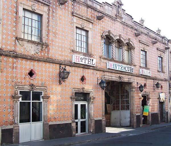 Hallan a mujer muerta en céntrico hotel de Morelia