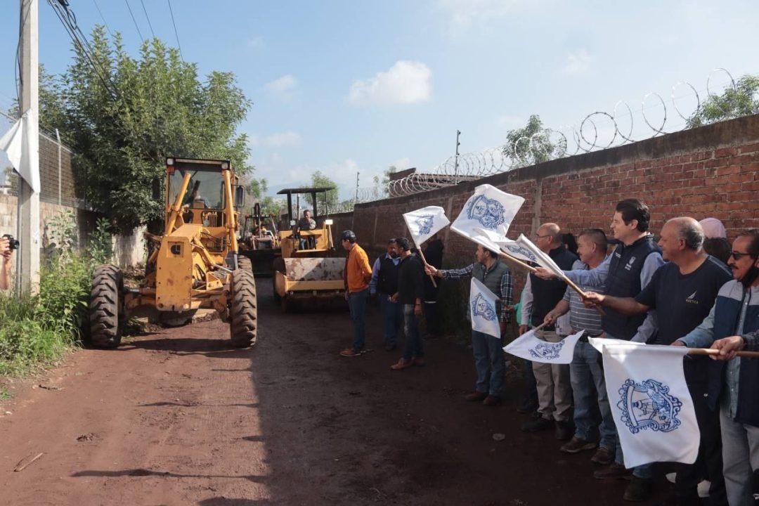 Se realiza la pavimentación integral en calles muy transitadas de la capital michoacana.