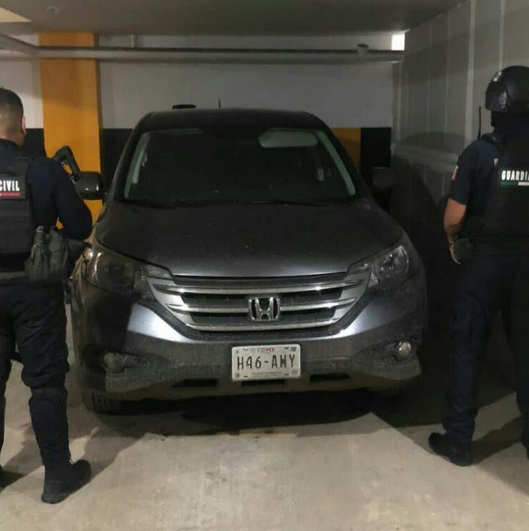 Guardia Civil asegura 5 vehículos y detiene a dos