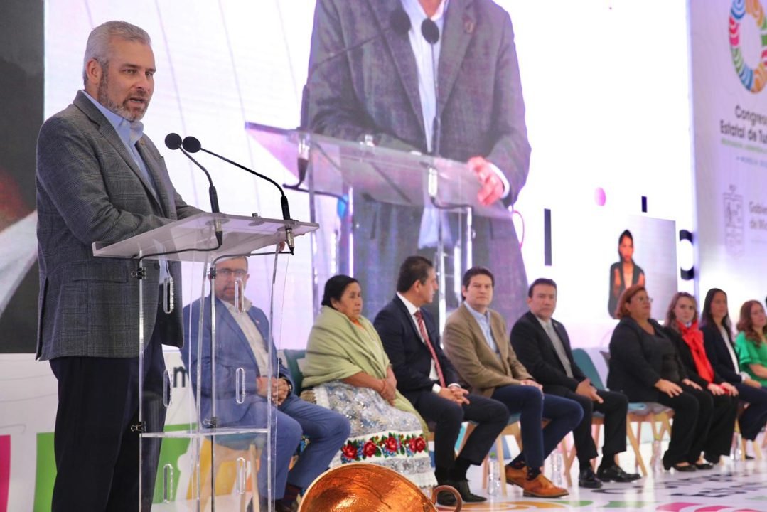 Inaugura Bedolla Congreso Estatal de Turismo en Morelia