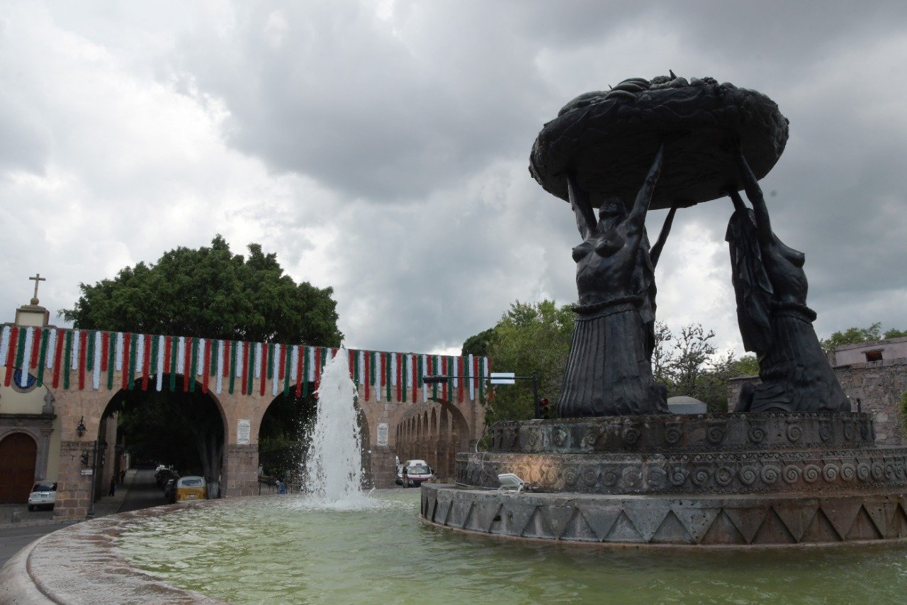Plazas, jardines y vialidades, se llenan de color.