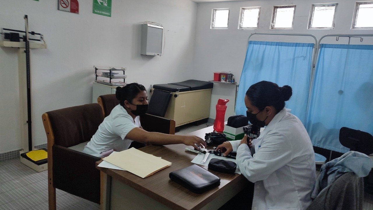 Dotan de medicamentos e insumos a consultorios médicos de mercados y plazas de Morelia