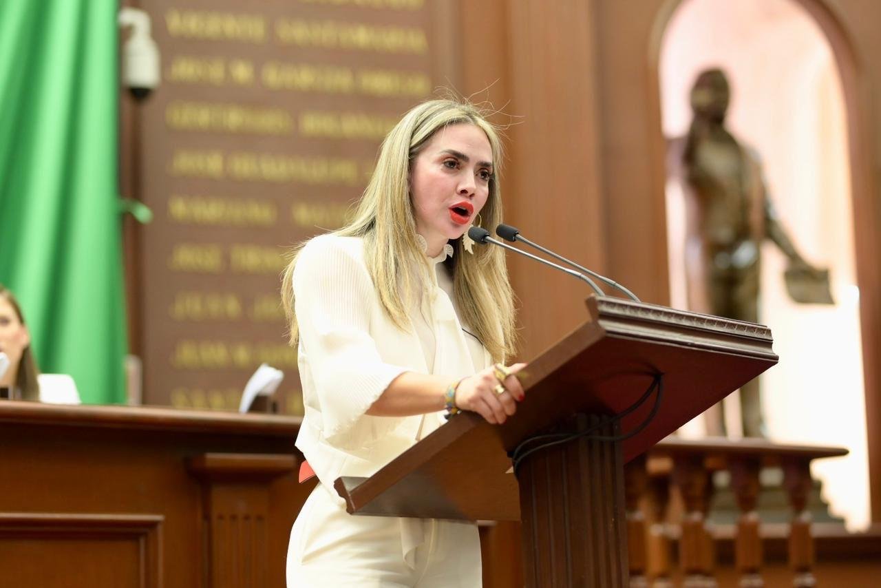 Diputada Samanta Flores en el Pleno