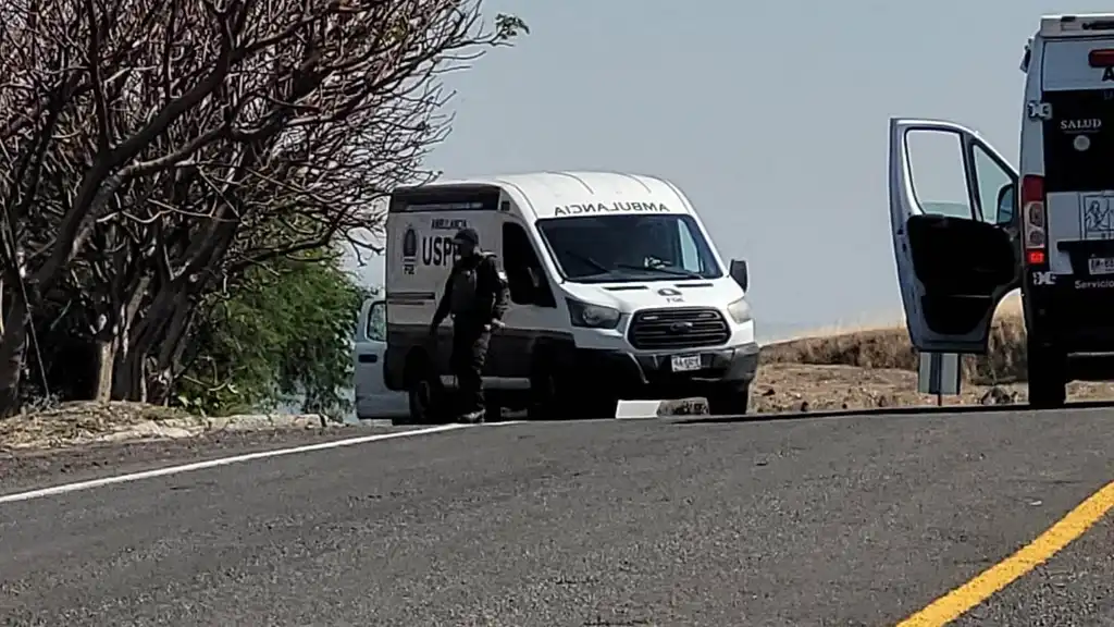 Dejan a hombre muerto en carretera de Copándaro