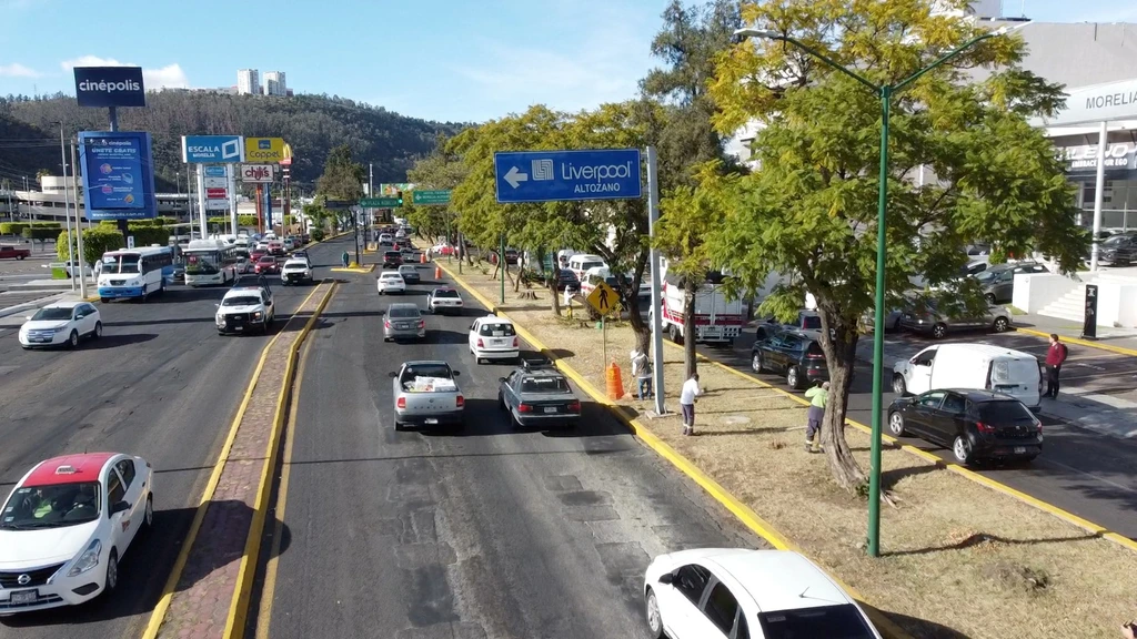 Gobierno Municipal da mantenimiento y limpieza al Periférico Paseo de la República