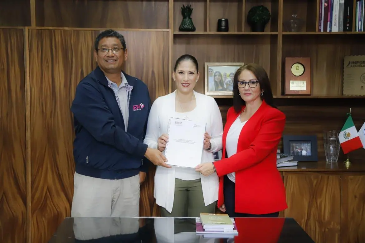 La presidenta de la Mesa Directiva del Congreso recibió el Informe Anual del IEM y su Plan de Trabajo 2024