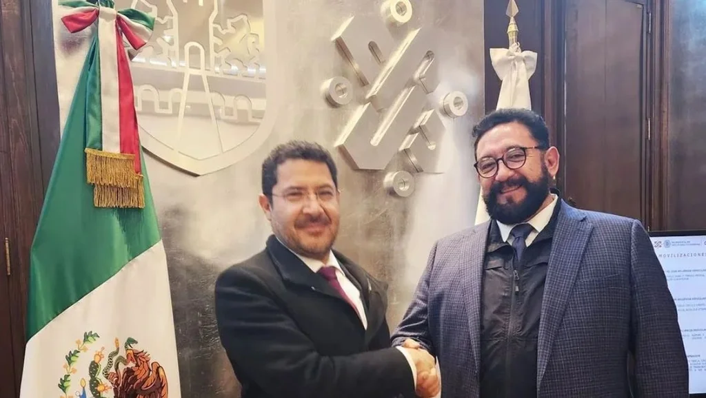 Licenciados y ministras al vapor la grilla en rosa