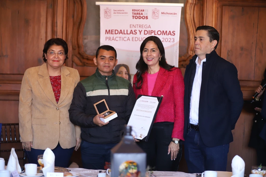 Maestro galardonado apuesta por sesiones con estudiantes y padres de familia