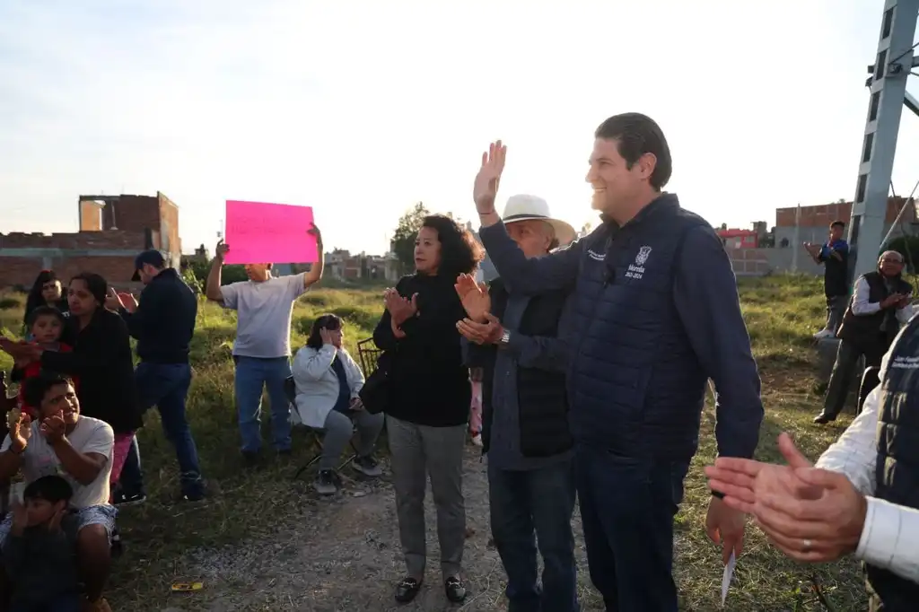 Supervisa Alfonso Martínez construcción de tanque elevado en colonia Jardines de Santiaguito