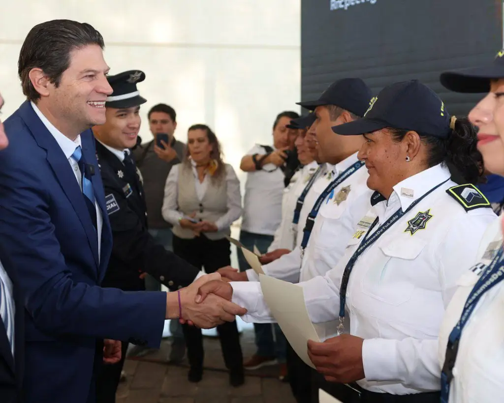 Alfonso Martínez entregó promociones y ascensos a 144 policías de Morelia