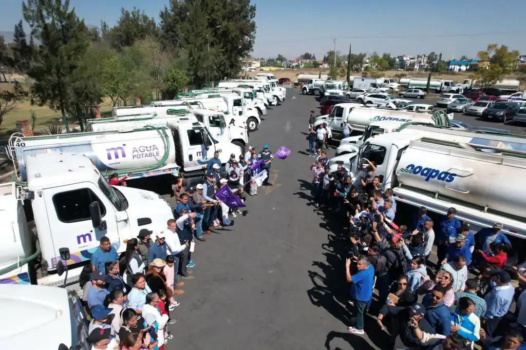 Alfonso Martínez inició programa de abastecimiento de agua por medio de pipas