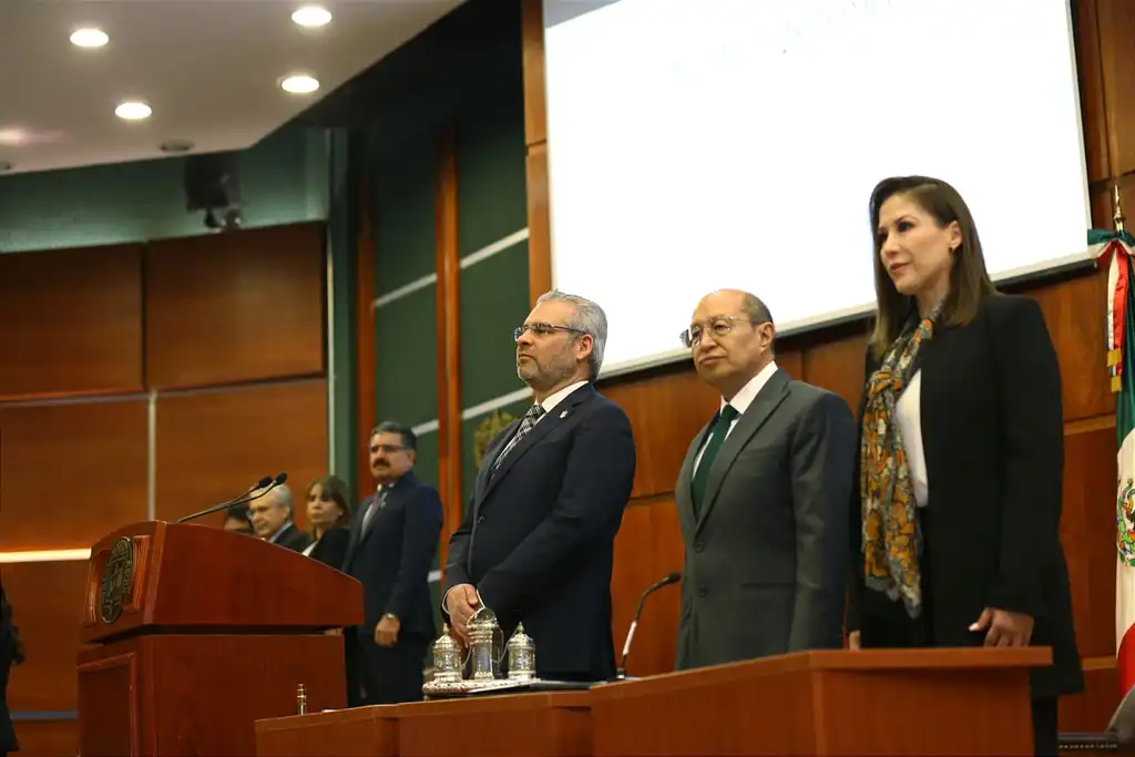 Asiste Bedolla al informe de actividades del Poder Judicial de Michoacán