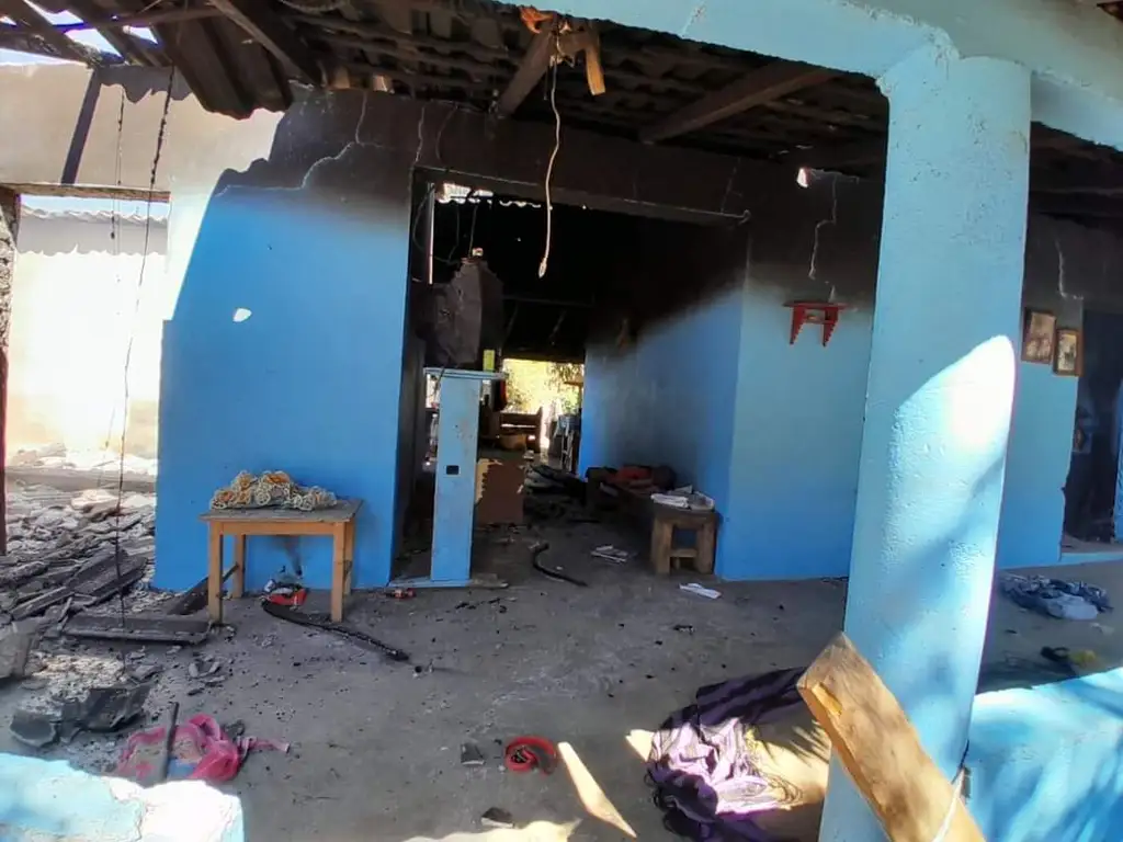 Atacan delincuentes comunidad indígena en Aquila