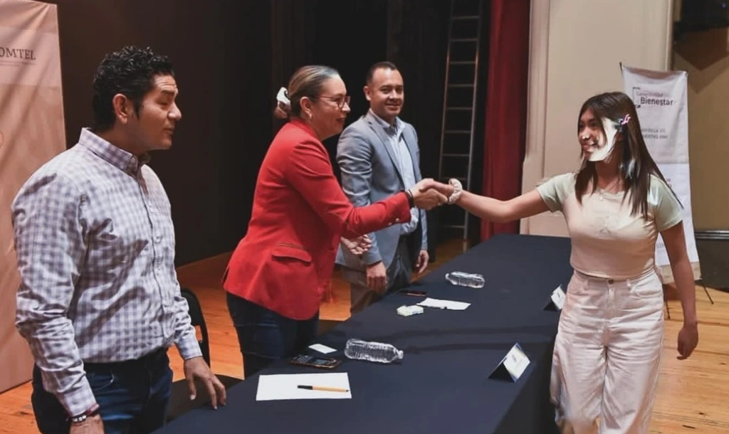 Cinco mil moradores de Casas del Estudiante de la UMSNH recibirán tarjetas SIM