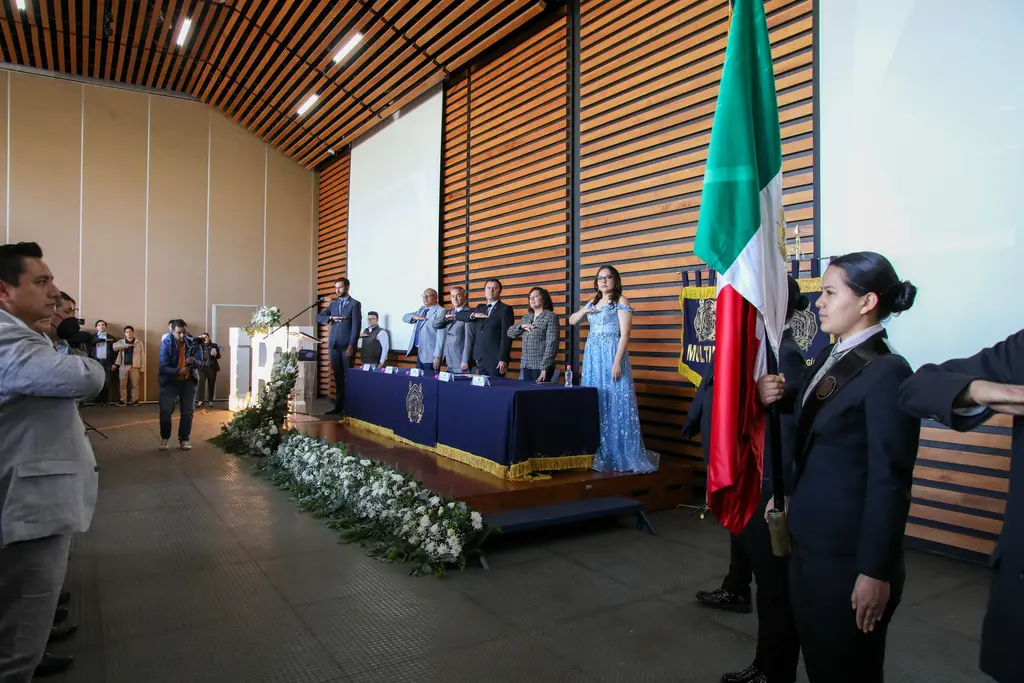 Dan cartas de pasante a egresados de la Licenciatura en Biotecnología de la UMSNH