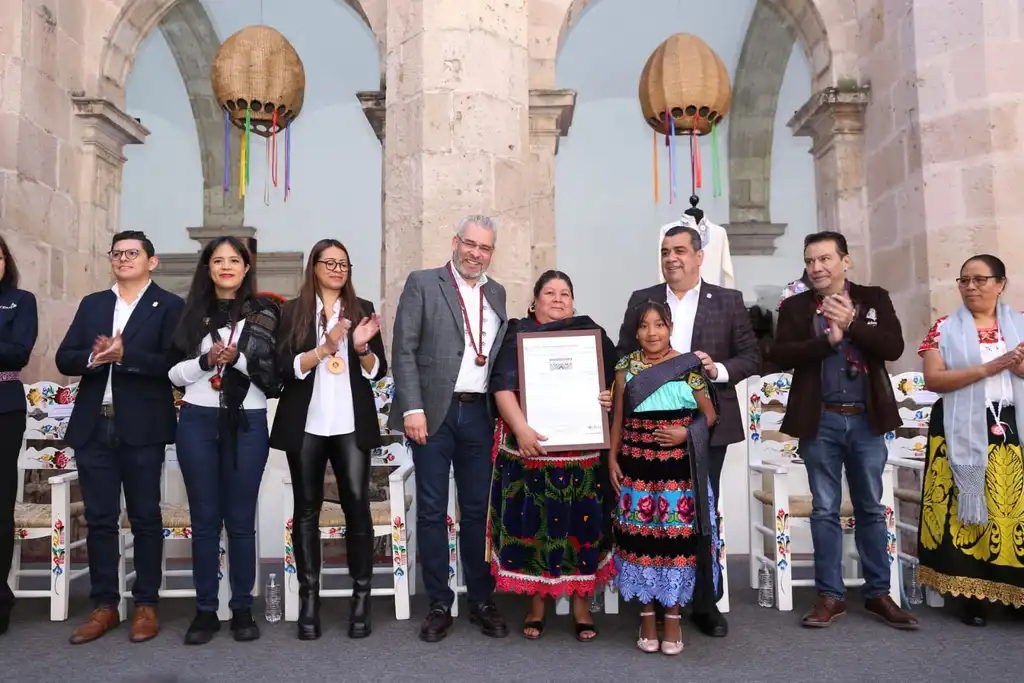 Encabeza el gobernador la entrega de 6 marcas Certificación Artesanal