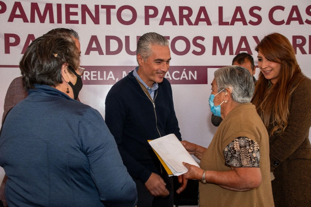Entrega DIF Michoacán apoyos para estancias de adultos mayores