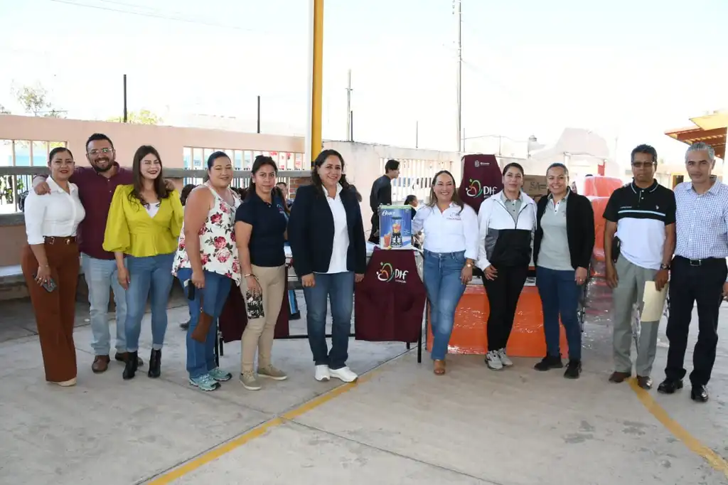 Entrega equipo para cocina y comedor en escuela de Churintzio