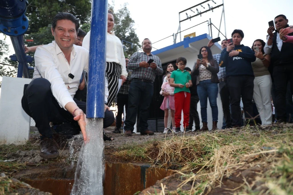Inaugura Alfonso Martínez un pozo profundo en el Fraccionamiento Arboledas