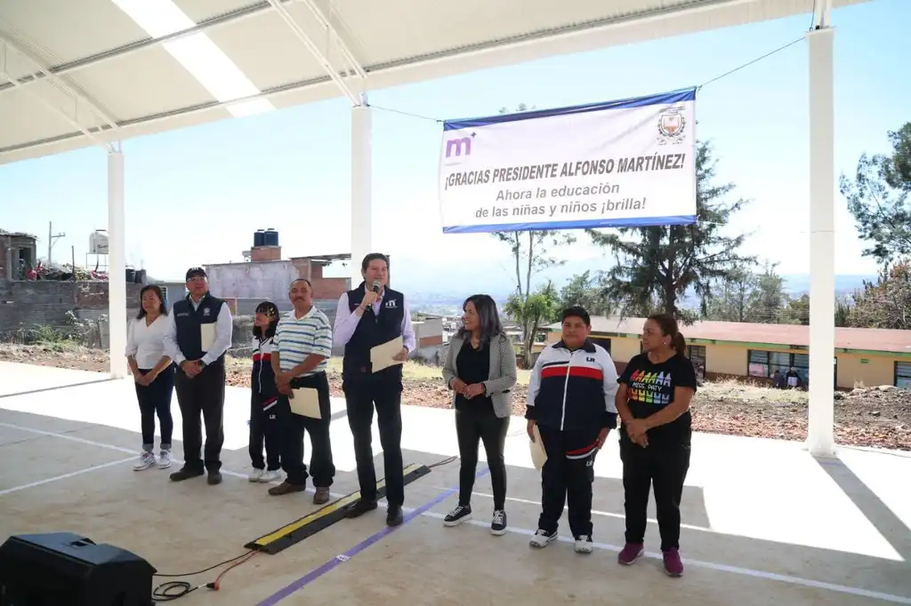 Inicia Alfonso Martínez construcción de techumbres en escuelas de Morelia