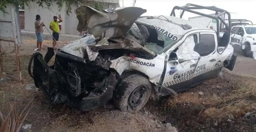 Un policía quedó herido en volcadura