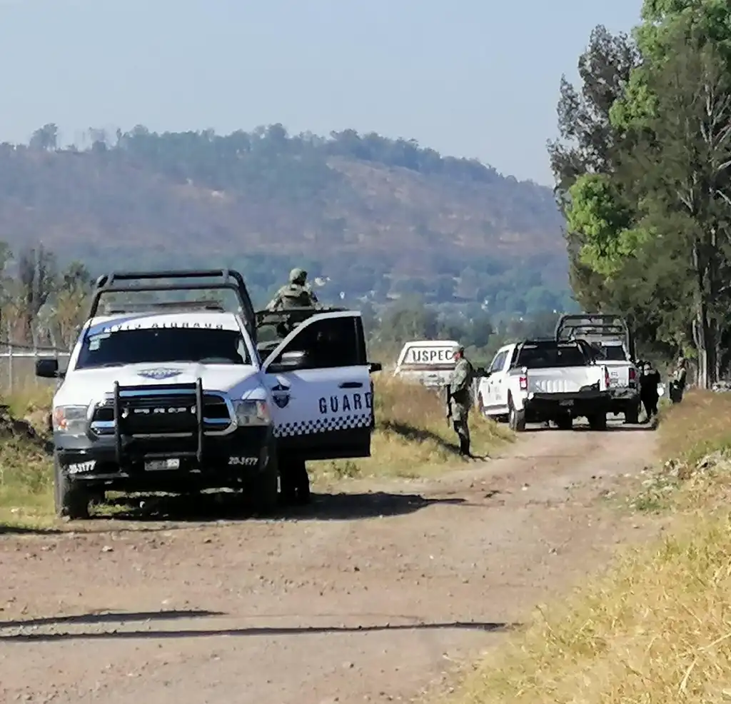 Asesinan a tío y sobrino; los dejaron dentro de una camioneta